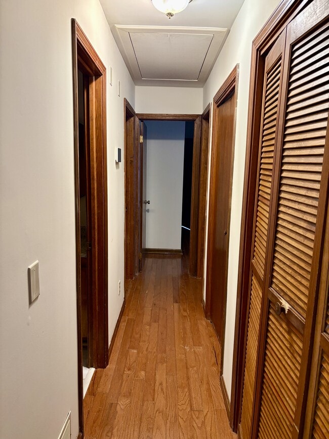 Building Photo - 5 Sweet Branch Ct