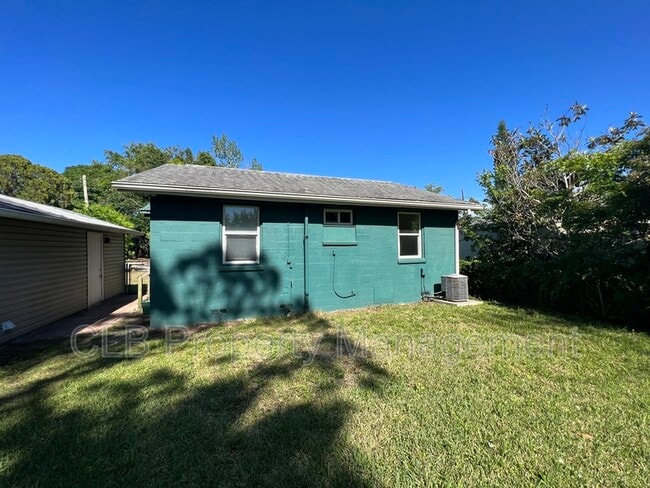 Building Photo - 12 William Dr