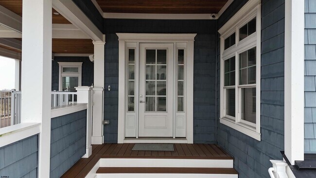 Building Photo - 404 21st St S