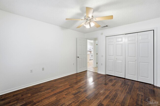 Building Photo - 2527 Trailwood Dr