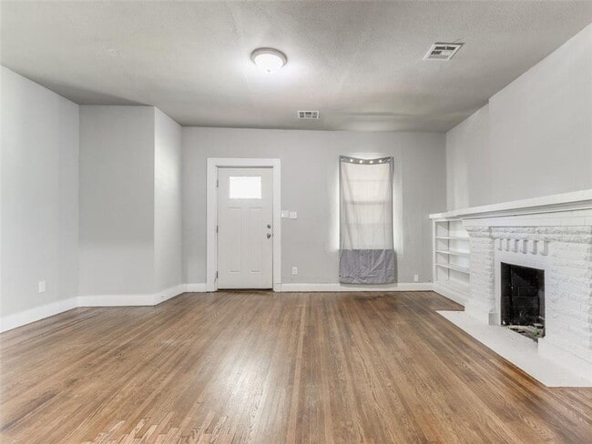 Building Photo - Charming Updated Bungalow in the Heart of Shawnee!