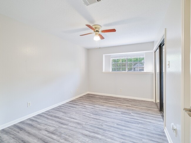 Building Photo - 12929 Kingsbridge Ln