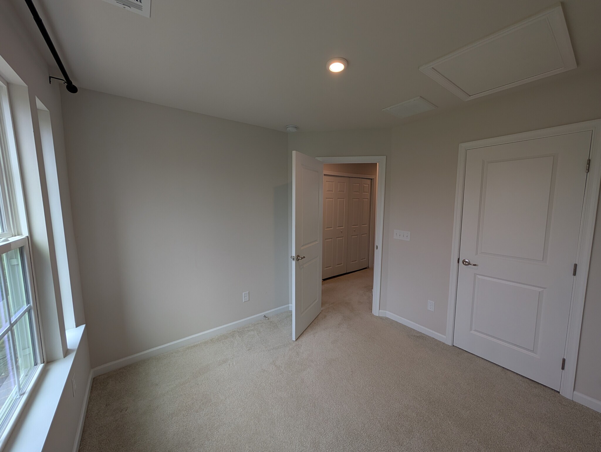 Building Photo - 420 Park Ave