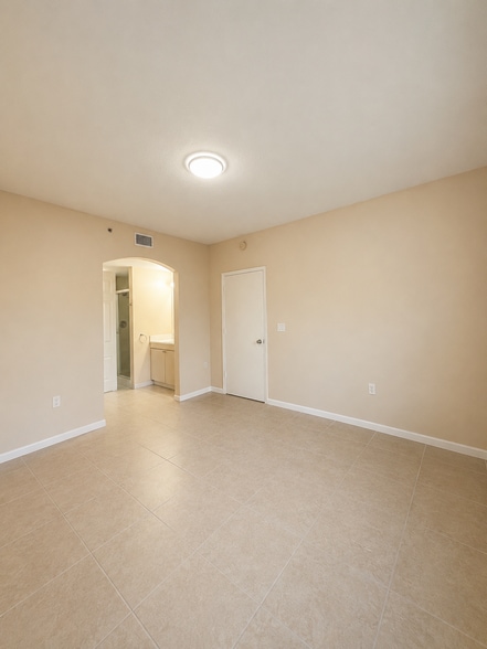 Building Photo - 6670 NW 114th Ave