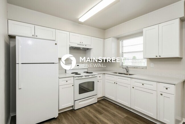 Building Photo - 3 Bedroom Pet-Friendly Home in WINTER HAVEN, FL with Main Street Renewal