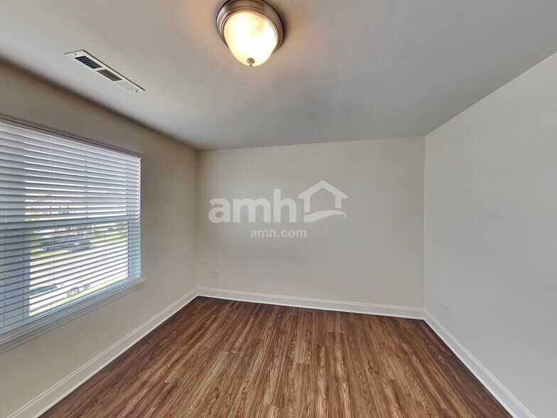 Building Photo - 428 Charity Ln