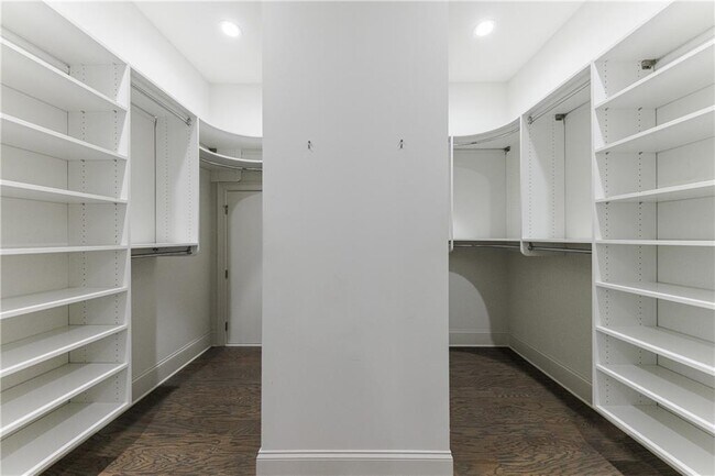 Building Photo - 261 Chastain Park Dr NE