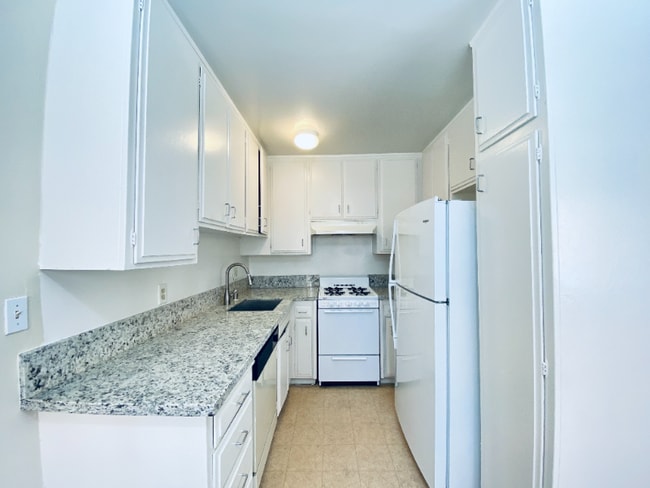 Building Photo - 1440 Centinela Ave