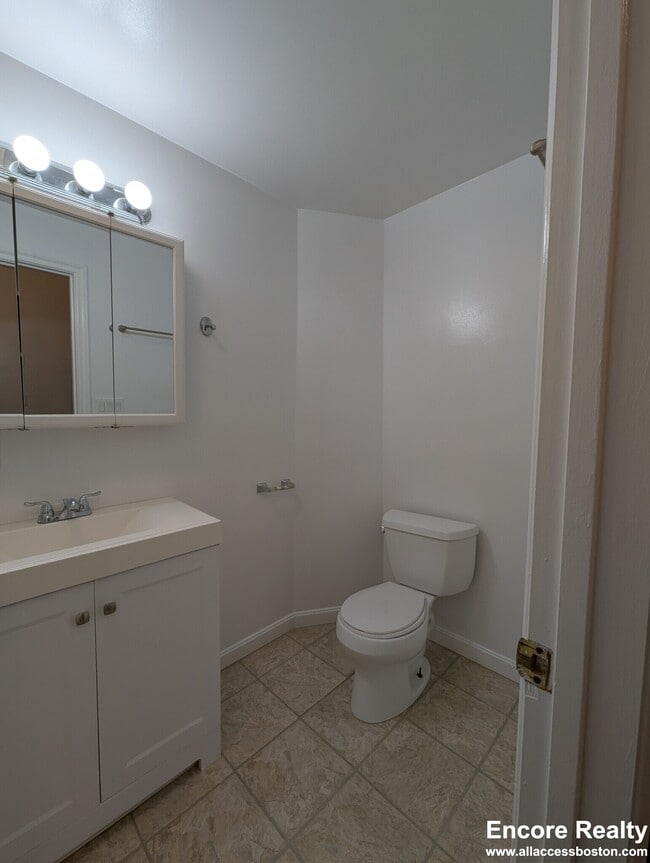 Building Photo - 31 Temple St