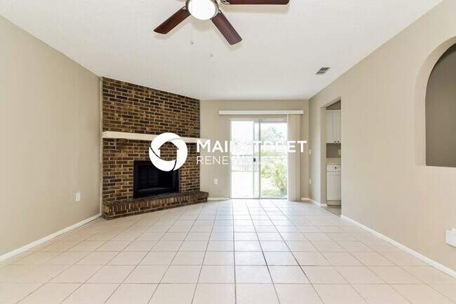Building Photo - 4 Bedroom Pet-Friendly Home in Winter Haven, FL with Main Street Renewal
