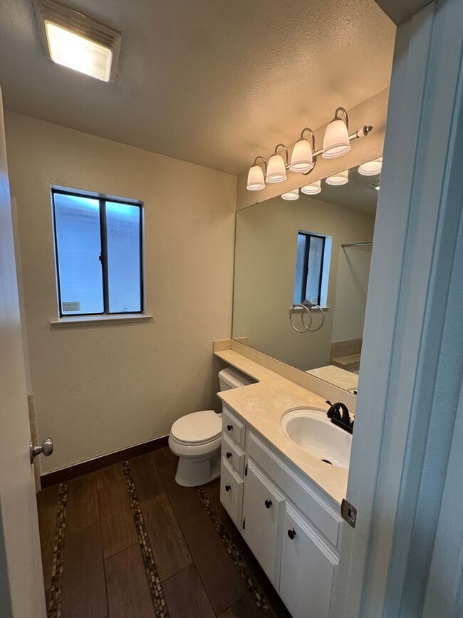 Building Photo - 1107 Wimbledon Dr