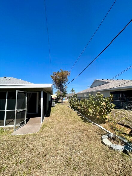 Building Photo - 1252 SE 8th St