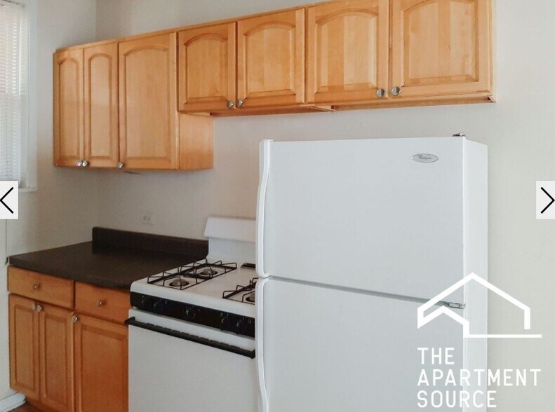 Building Photo - 2202 W Foster Ave