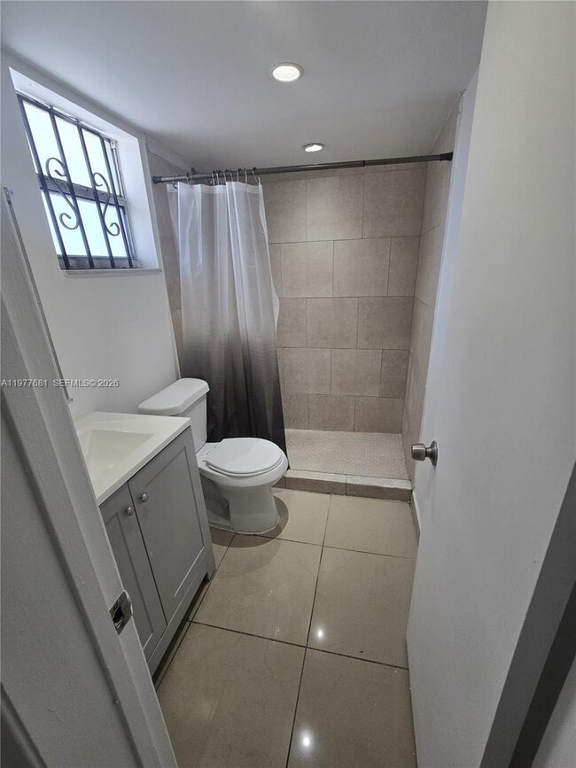 Building Photo - 13725 NE 6th Ave