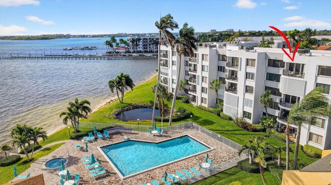 Building Photo - 8200 Lakeshore Dr