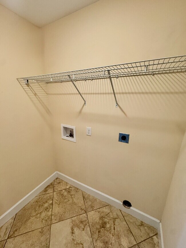 Building Photo - Charming 2 Bed, 2 Bath Home in Lynn Haven, FL - Perfect for Cozy Living!