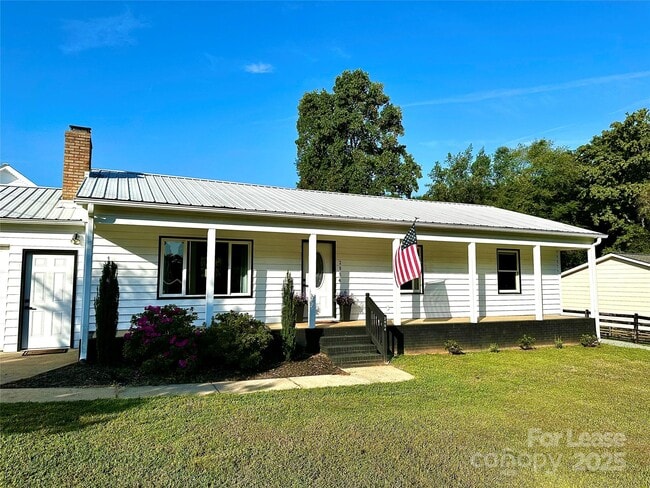 Building Photo - 2054 Hickory Hills Dr