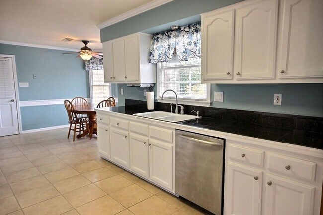 Building Photo - 773 Bradley Cove