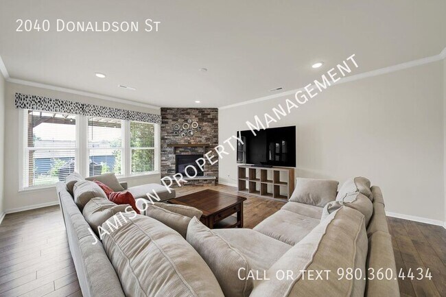 Building Photo - 2040 Donaldson St