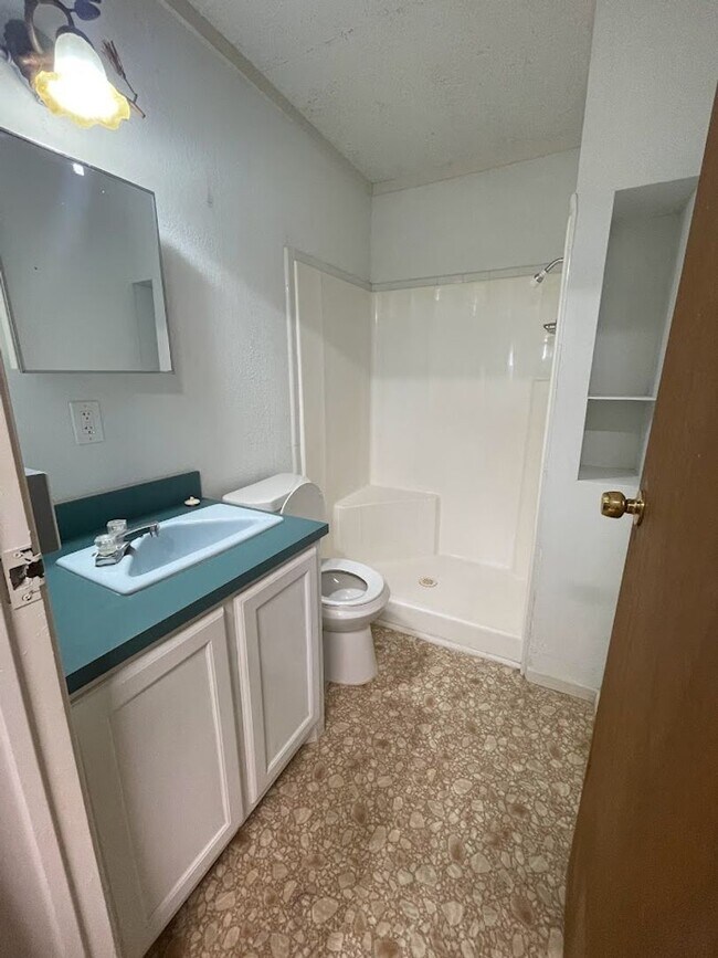 Building Photo - NEW ON MARKET