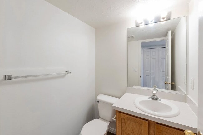 Building Photo - Peaceful Provo Row End Townhome