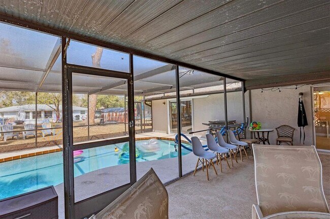 Building Photo - 3010 Golden Rain Dr