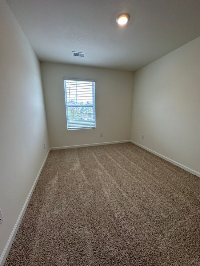 Building Photo - 3 Bedroom / 2.5 Bath Townhome Kingsport, TN