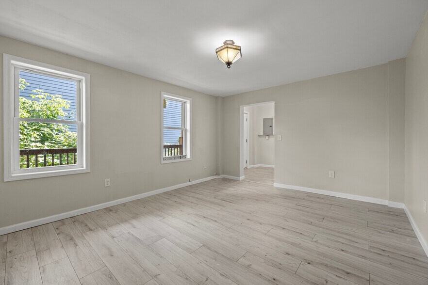 Building Photo - 20 School St