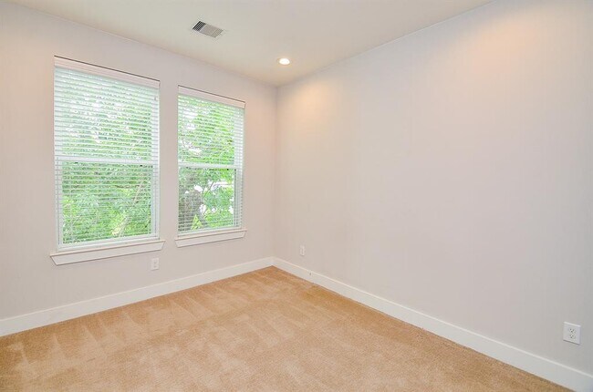 Building Photo - 5903 Val Verde St