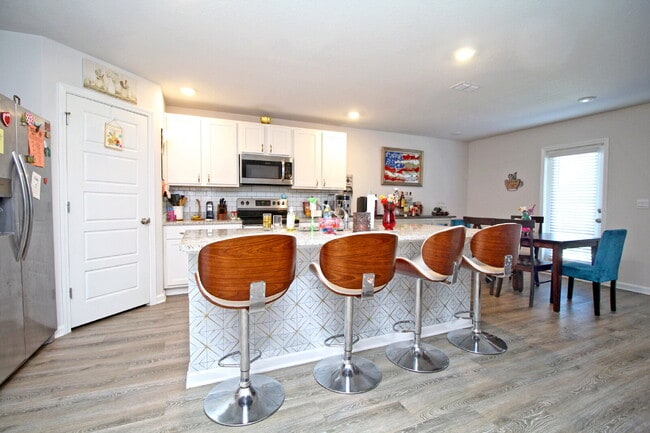 Building Photo - Modern 5BR/3BA Home in Birch Run with Solar Panels, Open Concept Design & Bonus Living Space