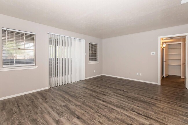 Building Photo - 1212 Hampshire Ln
