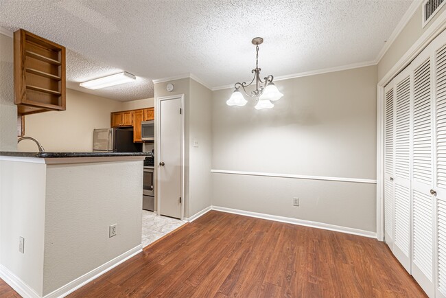 Building Photo - 2121 Hepburn St