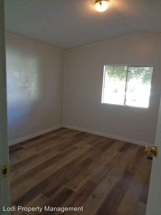 Building Photo - 2 br, 1 bath House - 8441 W Stockton St