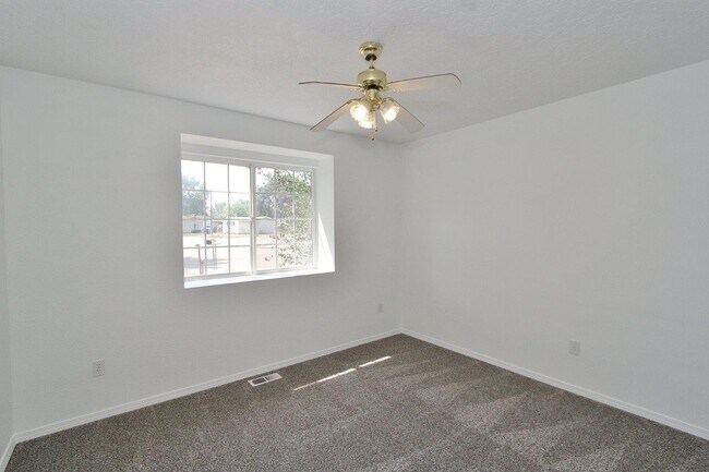Building Photo - 608 Smith Ct