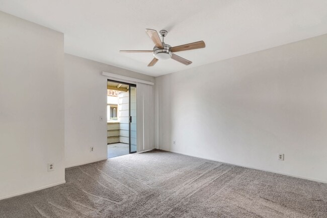 Building Photo - Thousand Oaks- Three Bedroom Condo