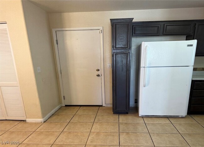 Building Photo - 9300 Cool Creek Ave