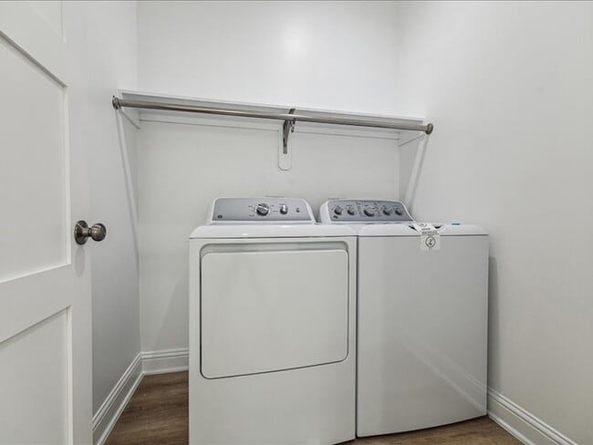 Building Photo - 915 E 37th St