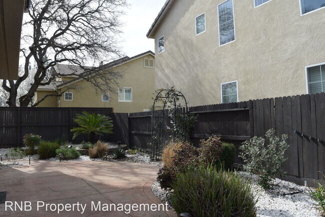 Building Photo - 4 br, 2.5 bath House - 5700 Lavender Court