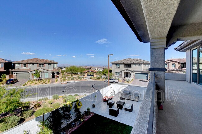 Building Photo - 320 Oakrun Ct