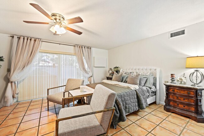 Building Photo - 4620 NE 25th Ave