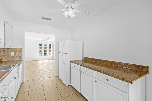 Building Photo - 6004 Deming Ave