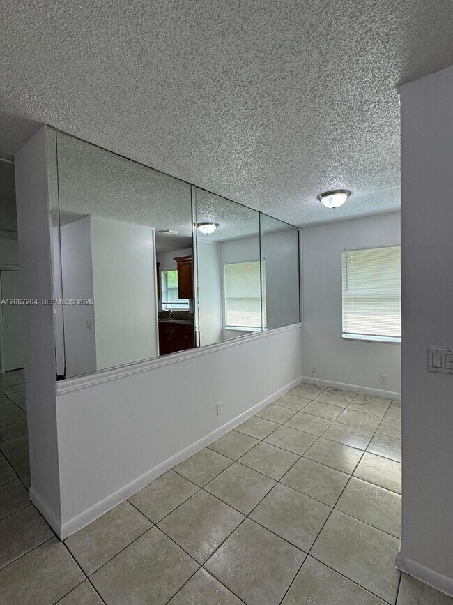Building Photo - 1746 3rd Ave N