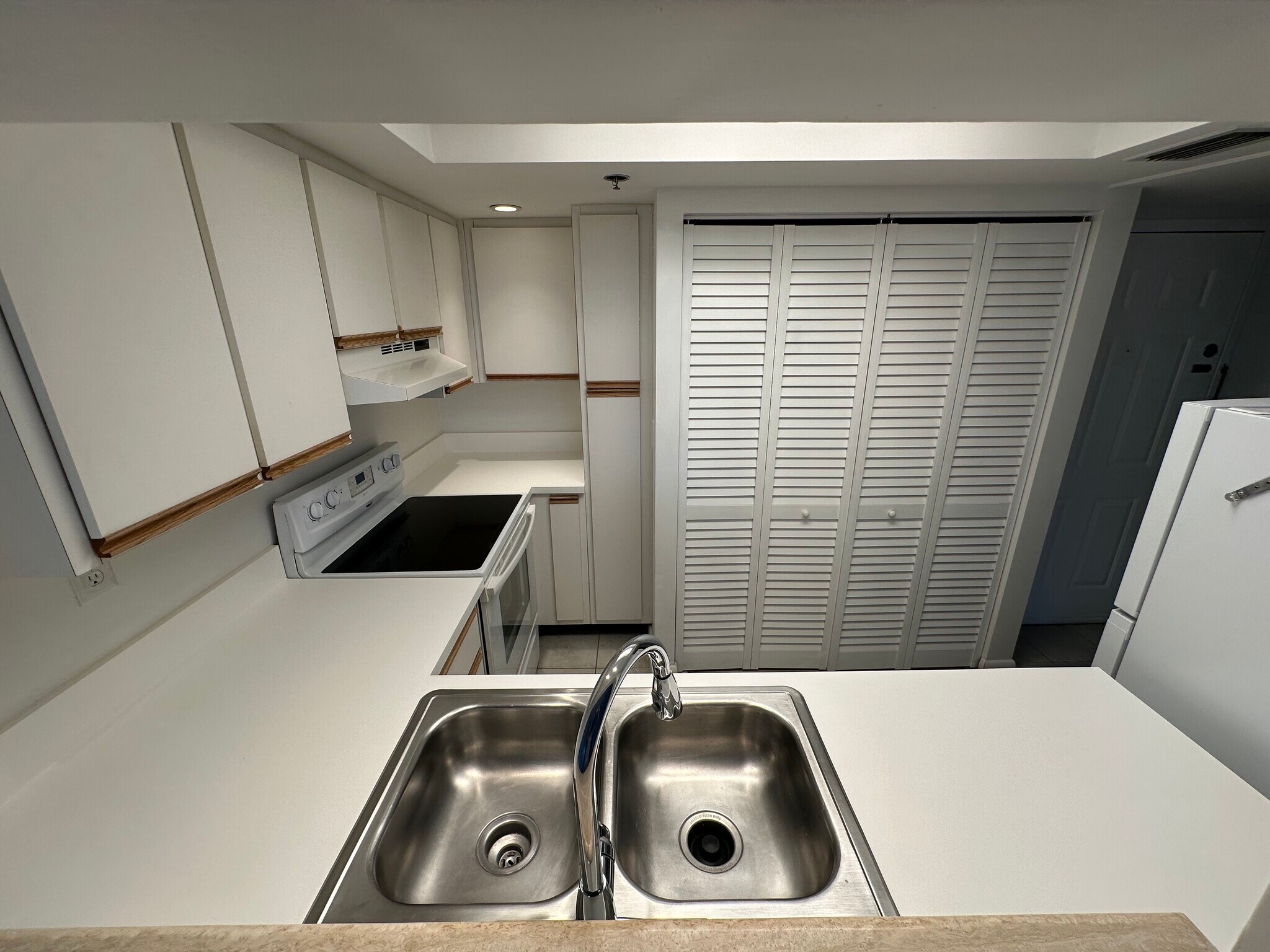 Building Photo - 540 Brickell Key Dr