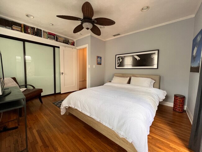 Building Photo - 9639 Farragut Dr