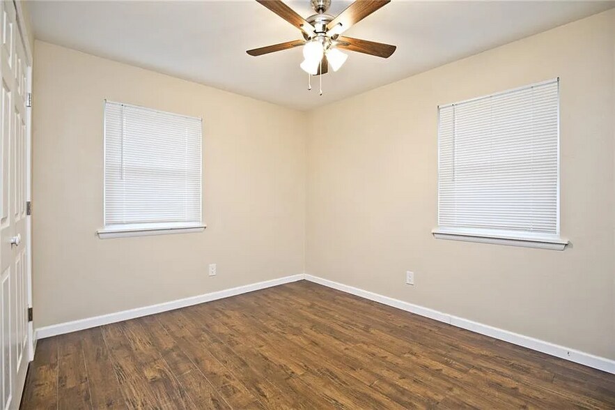 Building Photo - 2106 Dogwood Pl