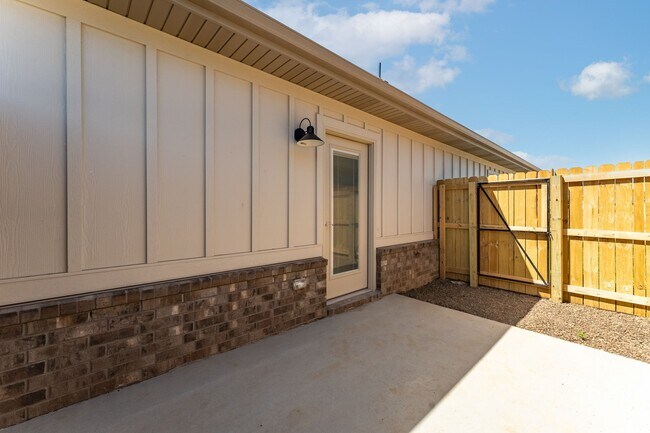 Building Photo - The Aspen at Been Road Villas 3 Bed, 2 Bath