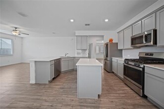 Building Photo - 7109 Dandelion Rd