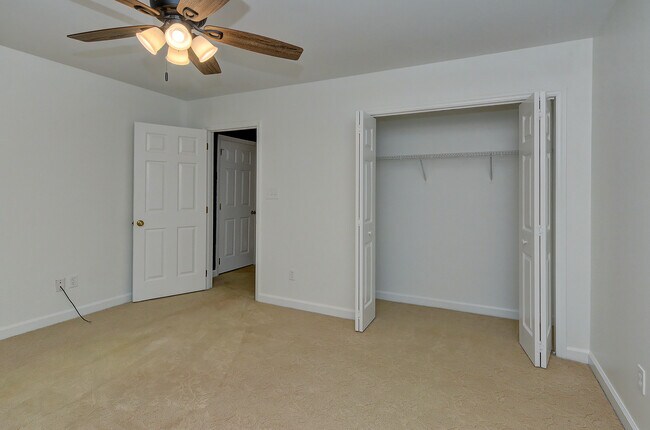 Building Photo - 801 Brightwood Ln