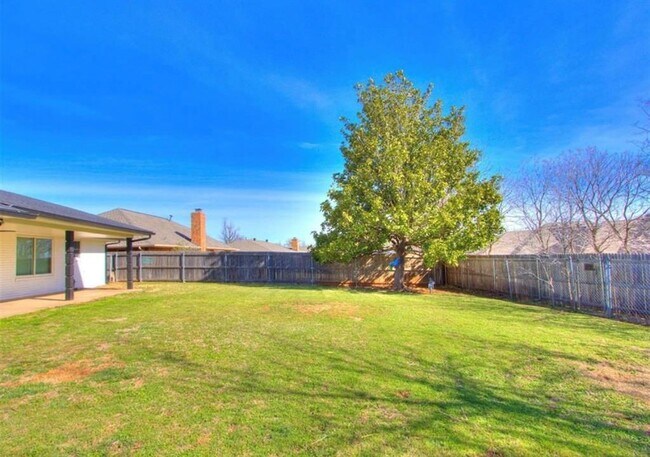 Building Photo - 7008 Comanche Ave