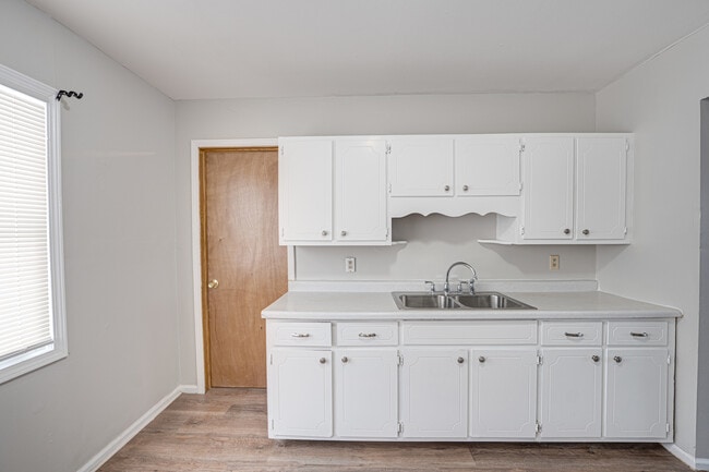 Building Photo - 1209 Gage St